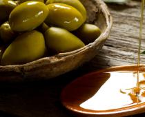 Olivolja för hår, masker för näring, förstärkning och tillväxt av hår Hur man applicerar olivolja i håret