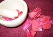 How to make rose petal oil at home