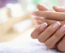 Gula naglar: orsaker till sjukdomen och vardagsproblem Kan naglar gulna på grund av schellack?